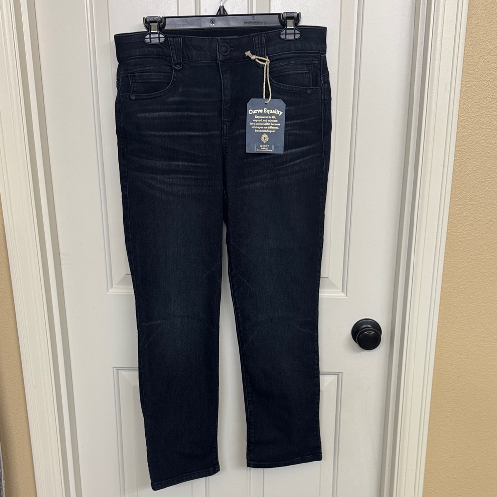 Democracy Women's Slim Jeans in Black